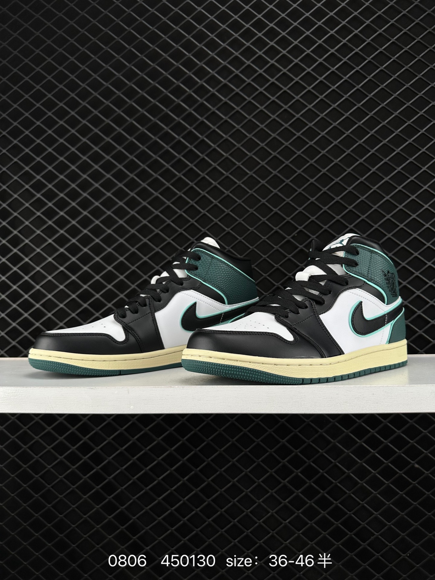 （NIKE）AIR JORDAN 1 MID